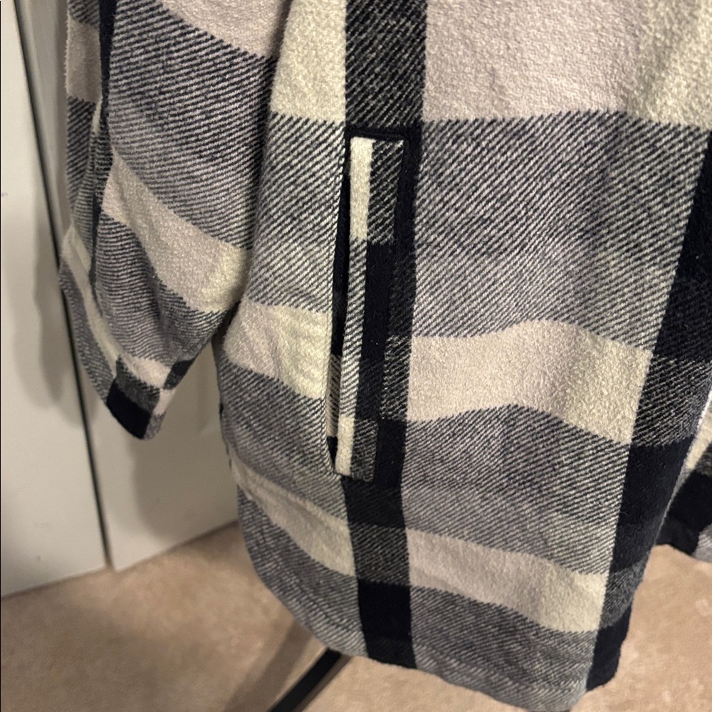 Lucky Brand Flannel Shacket - Picture 4 of 10